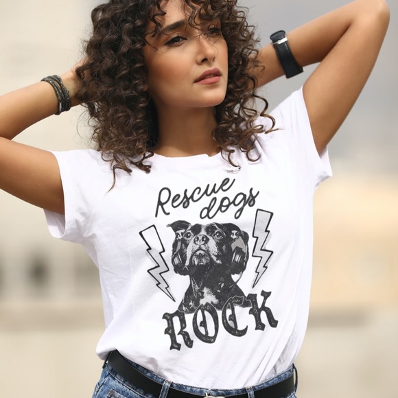 Tops - Rescue dogs graphic tee